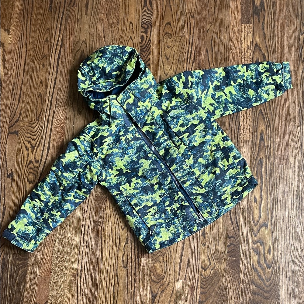 Columbia Kids Camo Snow/Ski shell Jacket size 6/7